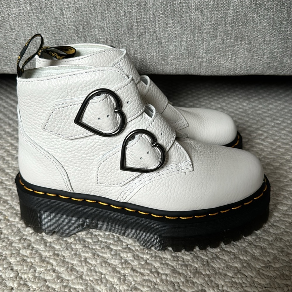 NEW DR MARTENS DEVON HEART LEATHER PLATFORM BOOTS - Picture 5 of 12